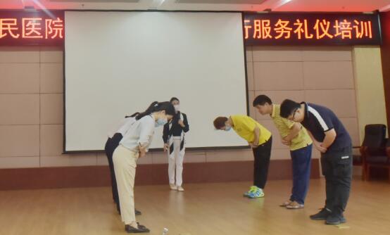 提升服務質量，展現文明形象——河池市人民醫院舉辦文明服務禮儀培訓班紀實